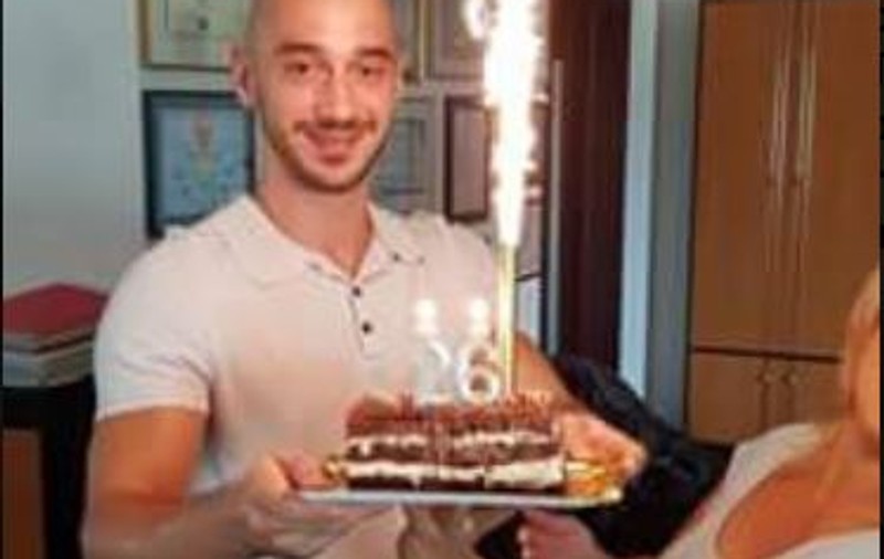 Erou de ziua lui! Un tânăr care tocmai își serba aniversarea a ajutat la stingerea unui incendiu, la Constanța. Cu trei ani în urmă, a salvat din flăcări un copil cu sindrom Down