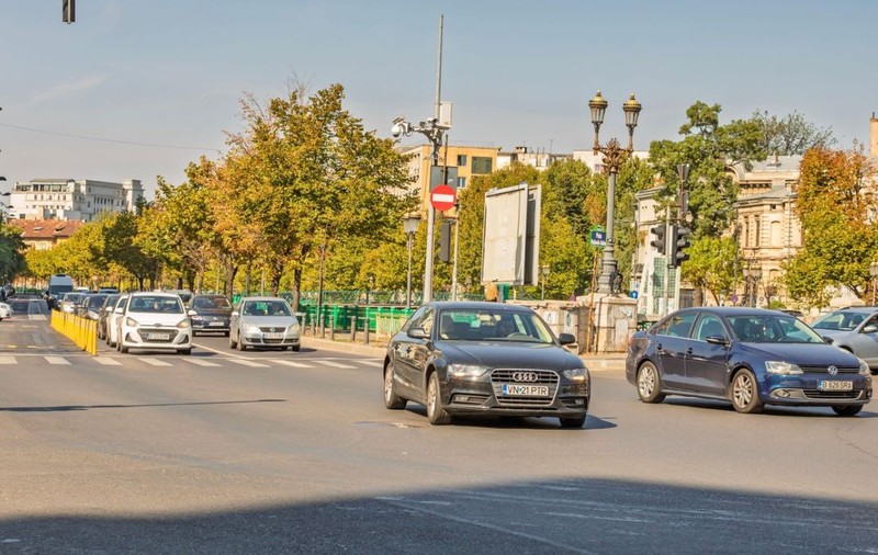 Poluare alarmantă în București: traficul generează 60% din noxe, spațiile verzi rămân insuficiente