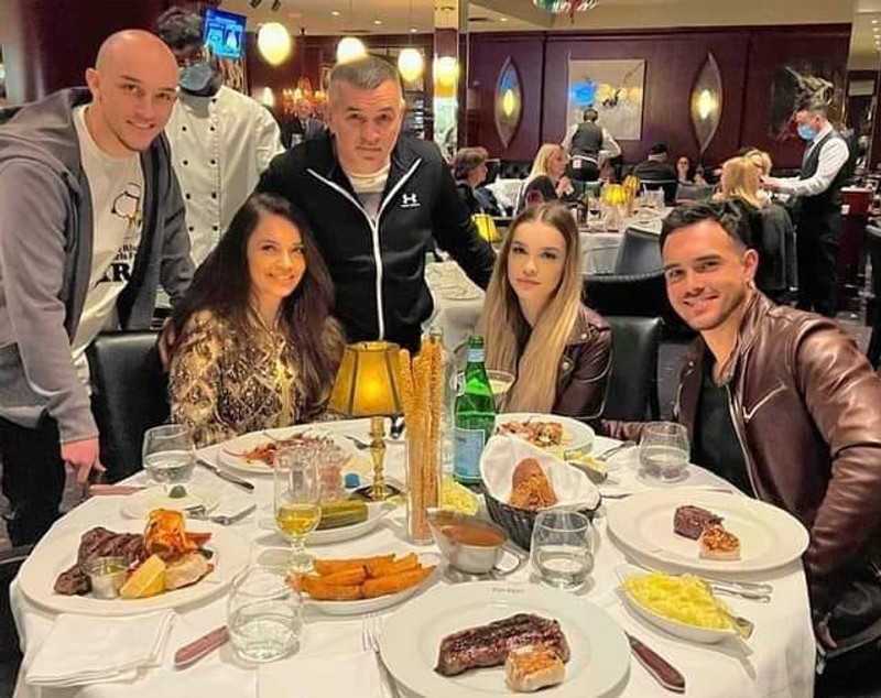 Alex, fiul lui Leonard Doroftei, s-a căsătorit. Imagini de la nuntă. Soția sportivului și nora sa au strălucit la eveniment