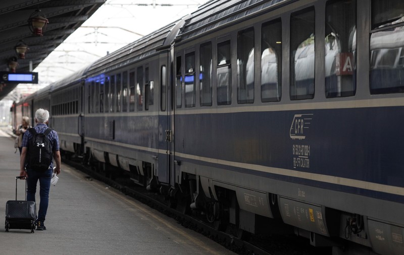 Trenurile vor continua să circule cu viteze reduse. CFR: Infrastructura nu a fost proiectată pentru temperaturi foarte ridicate