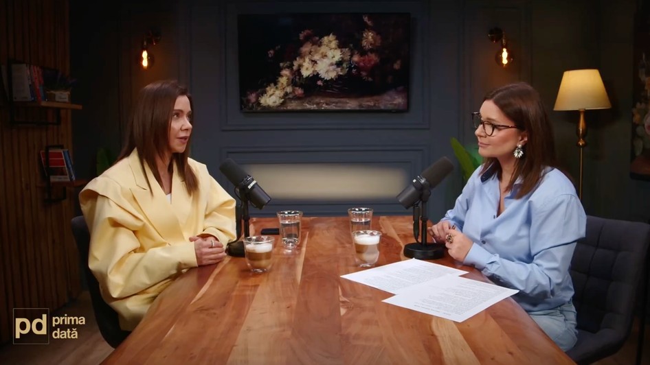 Andreea Vasile și Raluca Hagiu, în cadrul podcastului „Prima dată”. Sursă foto: Libertatea