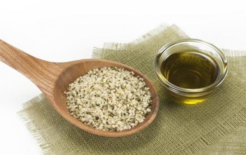 UITĂ DE BALSAM! Îngrijeşte-ţi părul cu ULEI DE CÂNEPĂ