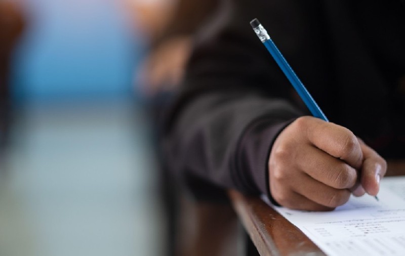 Părinții unui elev din București au dat în judecată Ministerul Educației după aflarea notei la Evaluarea Națională: „Eșecul unui sistem educațional”