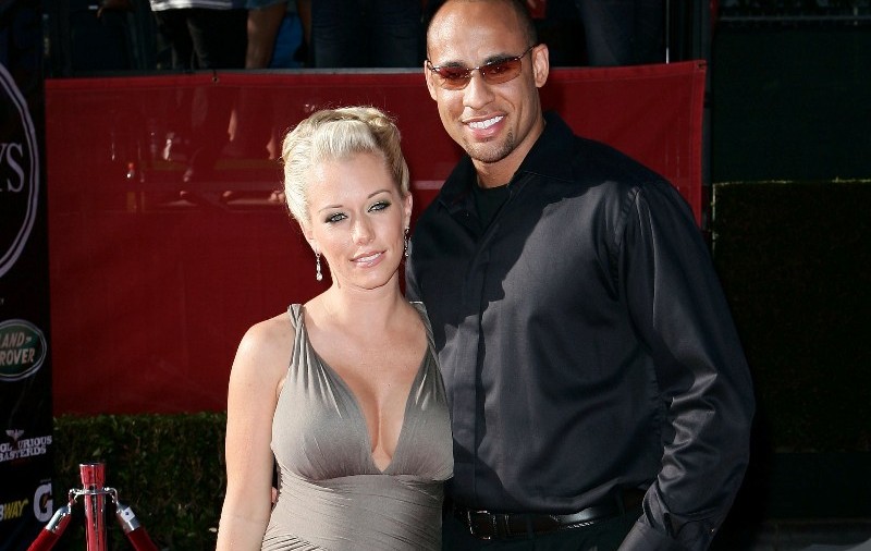 Soţul lui Kendra Wilkinson şi-a găsit alt loc de muncă