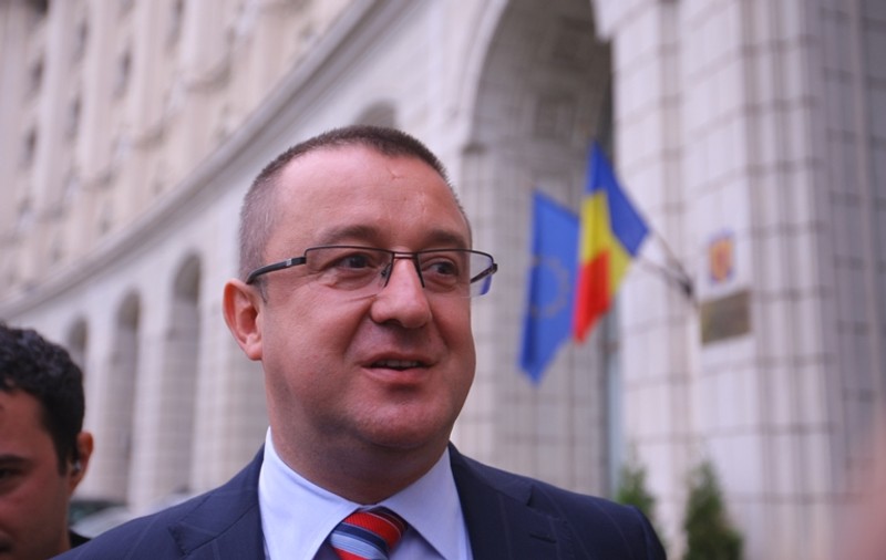 Ieri era DE NEATINS, azi e la DNA. Sorin Blejnar nu are voie să plece din ţară