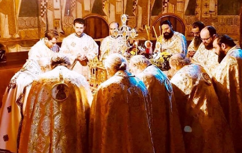 Doi ierarhi candidează pentru scaunul Arhiepiscopiei Sucevei şi Rădăuţilor, după ce ÎPS Pimen a murit