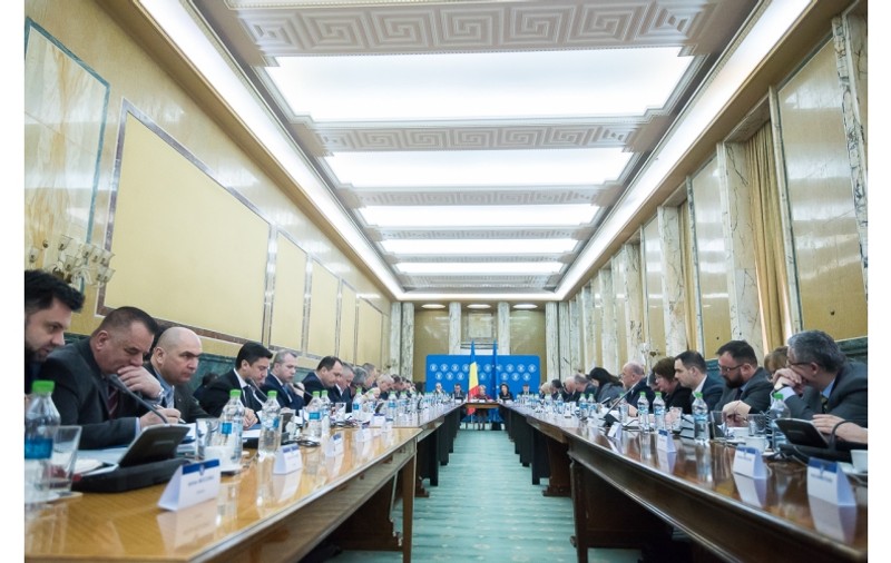 Premierul Viorica Dăncilă, întâlnire la Guvern cu primarii de mari orașe; Falcă: Trebuie să existe o lege a achiziţiilor mult mai simplă