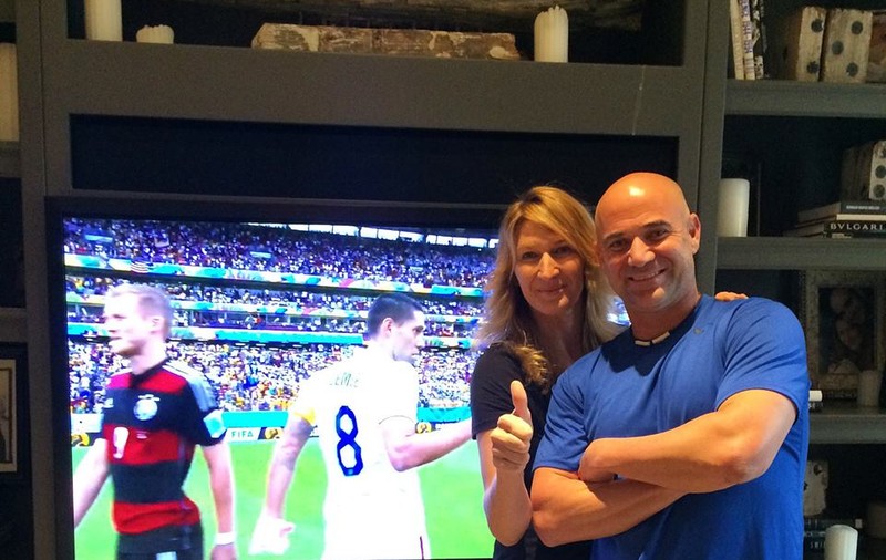 Soţii Steffi Graf şi Andre Agassi, fericiţi după SUA-Germania