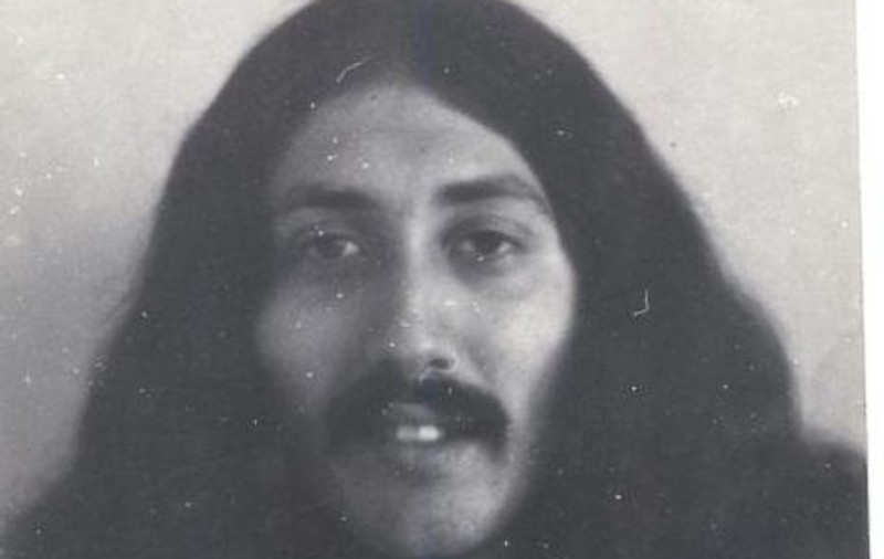 Facem pariu că HABAR NU AI cine este personajul? Indiciu: e vedetă autohtonă şi îl vezi aproape zilnic la TV | FOTO