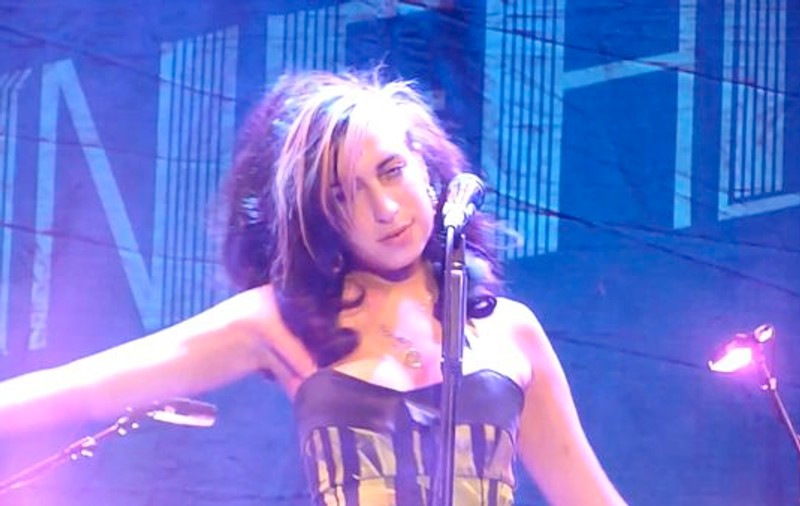 Video | Amy Winehouse, huiduită de fani la ultimul concert din viaţa ei