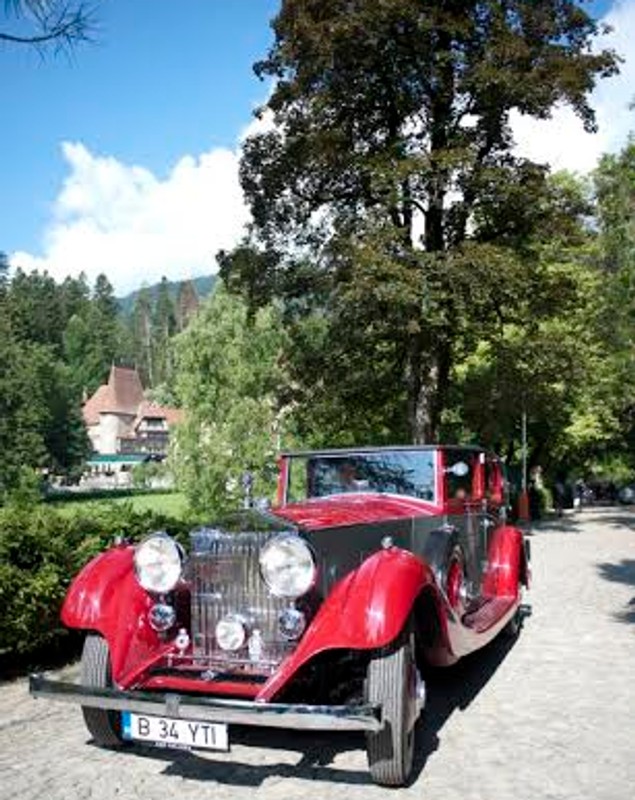 FOTO/ SHOW la Sinaia: vehicule istorice și automobile unicat, la ”Concursul de Eleganță”