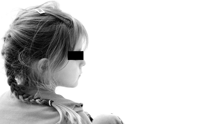 Nu mai vrea la şcoală după ce învăţătoarea a dat-o cu capul de tablă