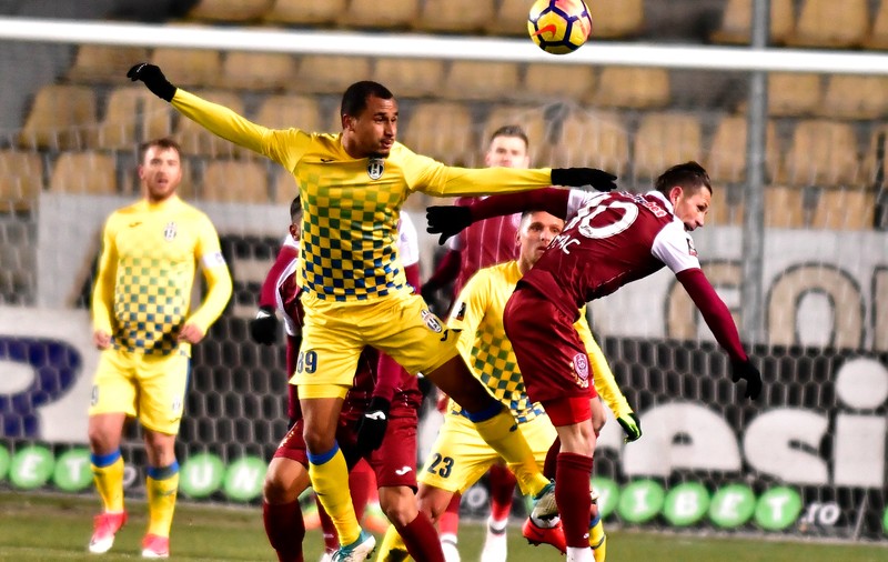 Daco-Getica București s-a înscris în Liga a 2-a. Comitetul Executiv al FRF a aprobat schimbarea numelui clubului Juventus. Noua siglă, în articol