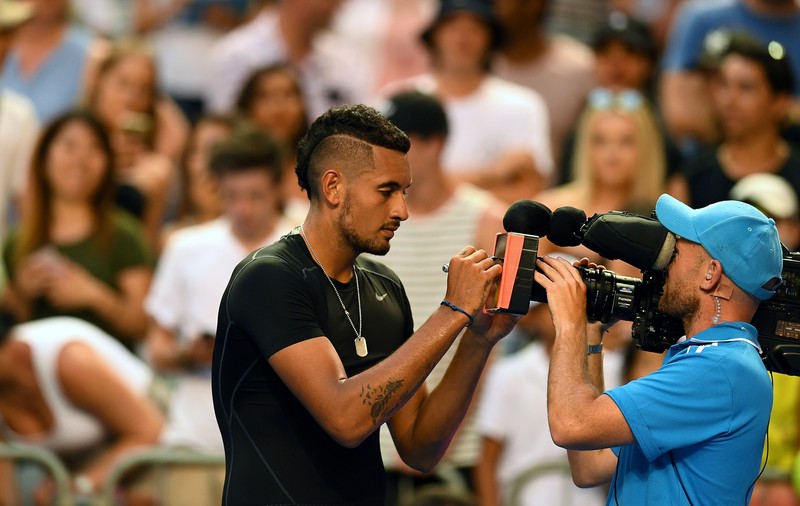 Excentricul tenismen Nick Kyrgios a mâncat chipsuri în timpul unui meci de la Indian Wells | VIDEO