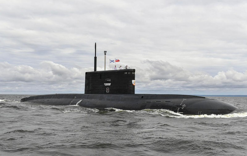 Submarinele rusești amenință rețeaua subacvatică de cabluri de internet, avertizează șeful apărării din Marea Britanie