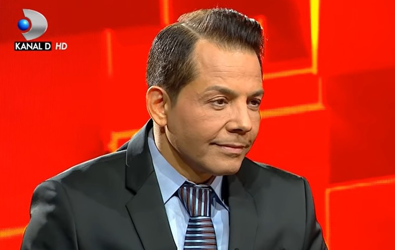 Născut și crescut în cartierul Pantelimon, Jean de la Craiova a avut o copilărie marcată de sărăcie: „Strângeam hârtii, cartoane, măturam”