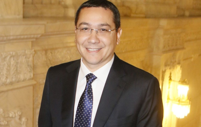 Victor Ponta: "Dacă Iohannis vine la oricare din cele patru dezbateri, sunt de acord să aducă și prompterul"