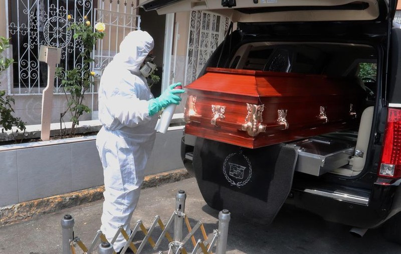 O familie din Timiș stă în casă cu cadavrul bunicii de 83 de ani, în așteptarea rezultatului pentru COVID-19