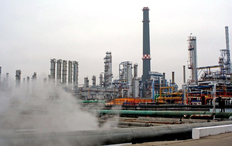 Amendă de 100.000 de lei pentru o rafinărie Rompetrol din Ploieşti pentru poluare