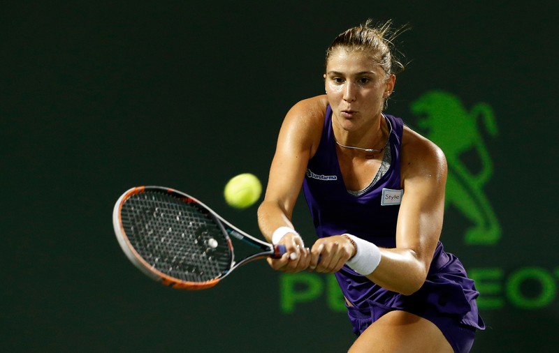 Cine e Beatriz Haddad Maia, adversara Simonei Halep în turul II de la Wimbledon. În 2012 a avut piciorul drept paralizat. Halep îi este model