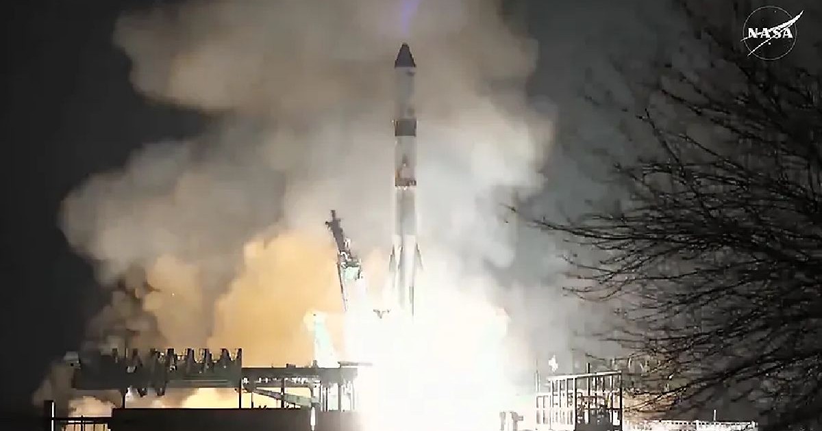 O rachetă Roscosmos decolează noaptea de pe cosmodromul Baikonur din Kazahstan.