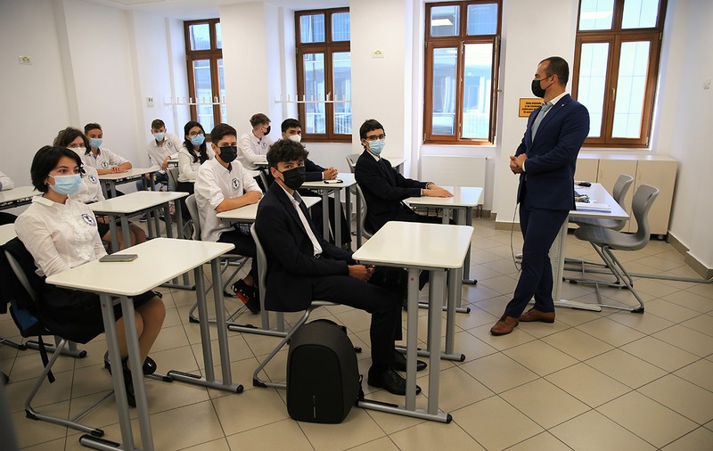 Sorin Cîmpeanu: Prag de vaccinare de 60% pentru prezența fizică la școală. Decizia finală, anunțată azi