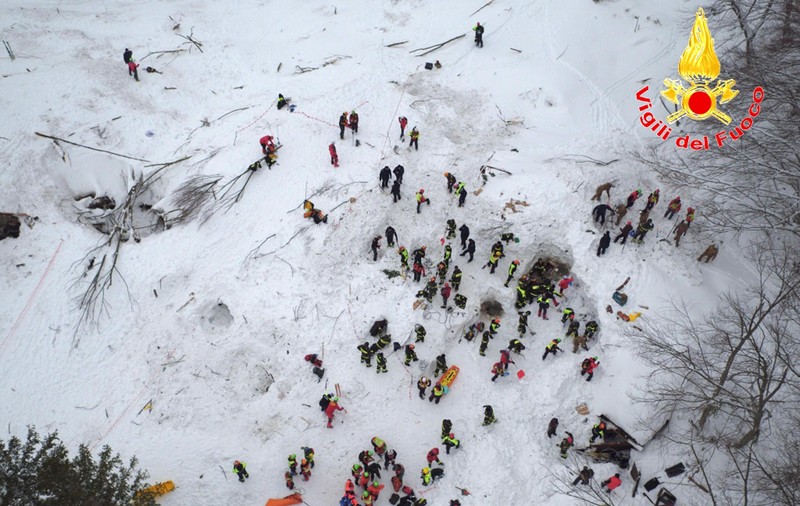 Soțul româncei salvate din hotelul distrus de avalanșă: "Am vrut să plecăm cu o zi mai devreme"