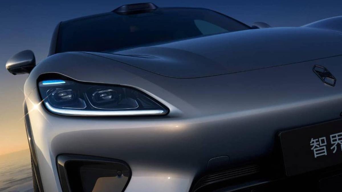 „Ferrari-ul chinezesc” cu 594 CP și o autonomie electrică de 852 km va avea un preț de 35.100 de euro. Sursă foto: AutoBlog/ X