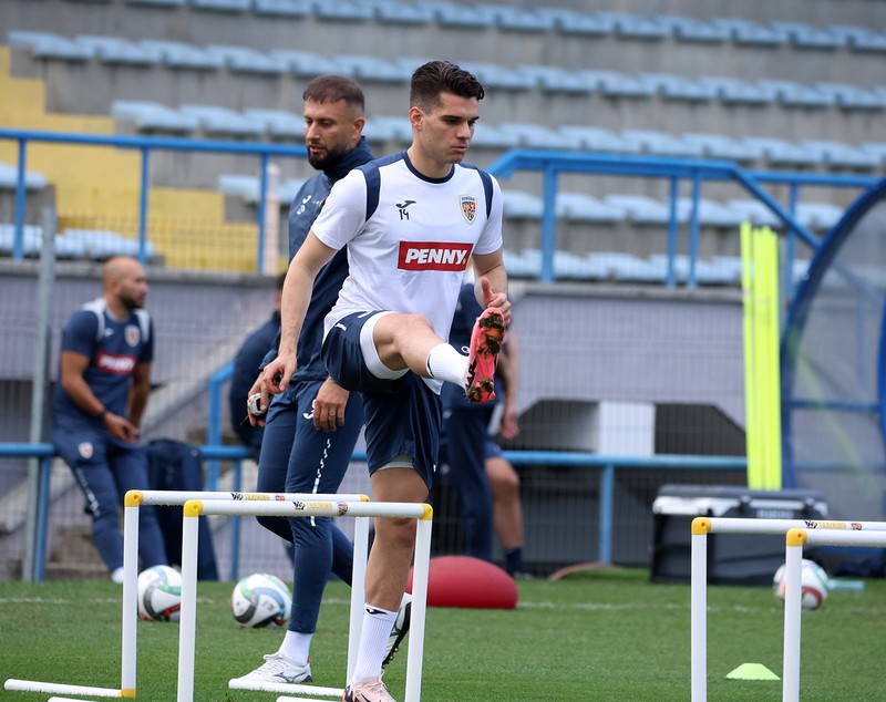 Mircea Lucescu, primul antrenament după revenirea la naţională. Ianis Hagi a apărut cu un look nou