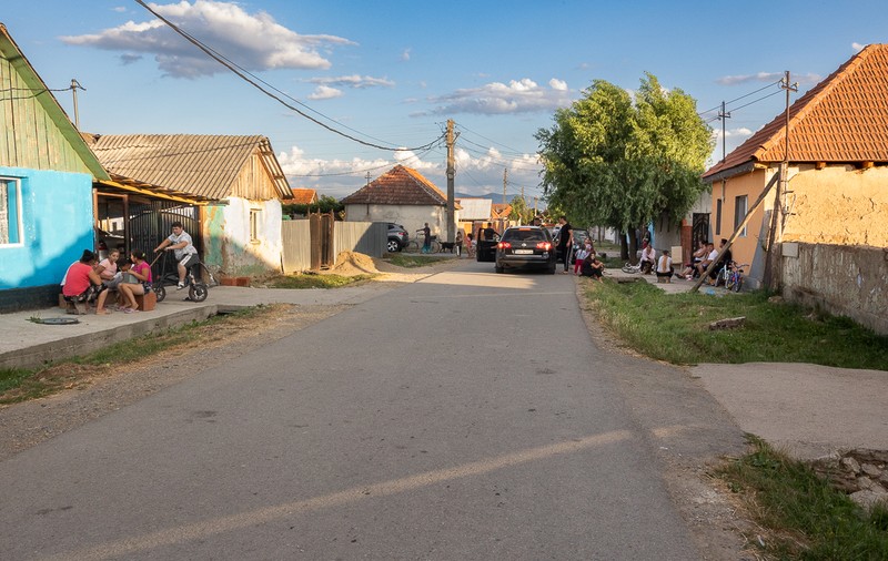 Mărturiile angajatelor plătite cu 2.700 de lei pe lună de Viorel Pașca: „A ajutat pe toată lumea! Şi pe noi, că am mai avut unde lucra!”
