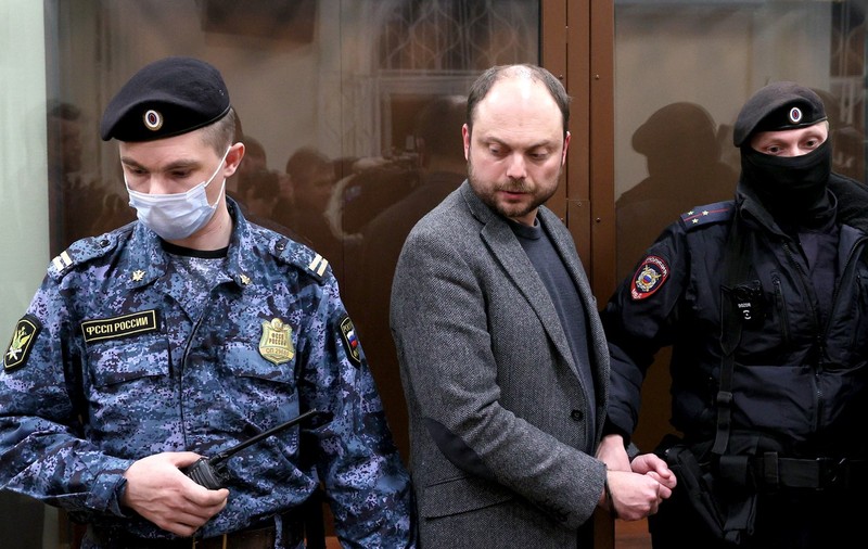 Opozantului rus încarcerat Vladimir Kara-Murza i se pregătește un nou dosar penal. Acesta riscă încă 6 ani de închisoare