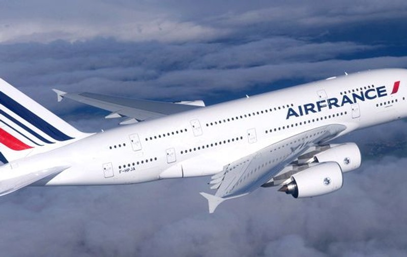 La un pas de o tragedie aviatică. Un avion Air France a evitat la câțiva metri ciocnirea cu o dronă