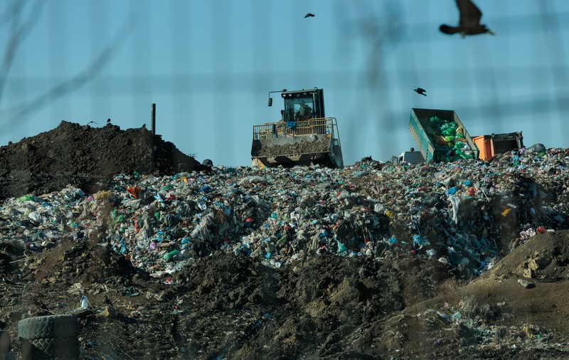 REPORTAJ. Dezastru ecologic finanțat cu 64 de milioane de euro, bani europeni, în județul Suceava: un sat depopulat și un munte pierdut