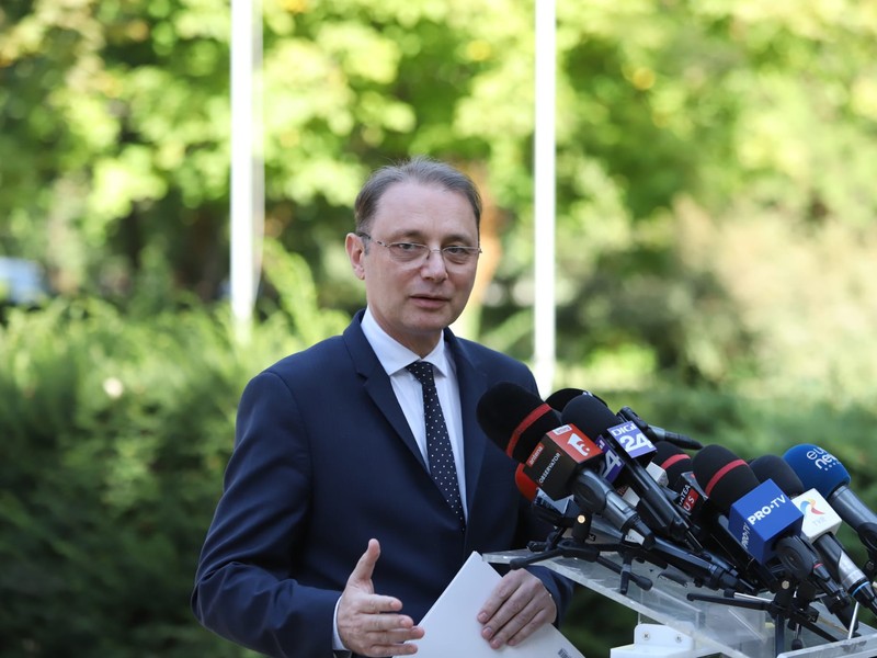 Luca Niculescu la sediul PNL, în prima zi de negocieri pentru viitorul Guvern. Foto: Dumitru Angelescu / Libertatea