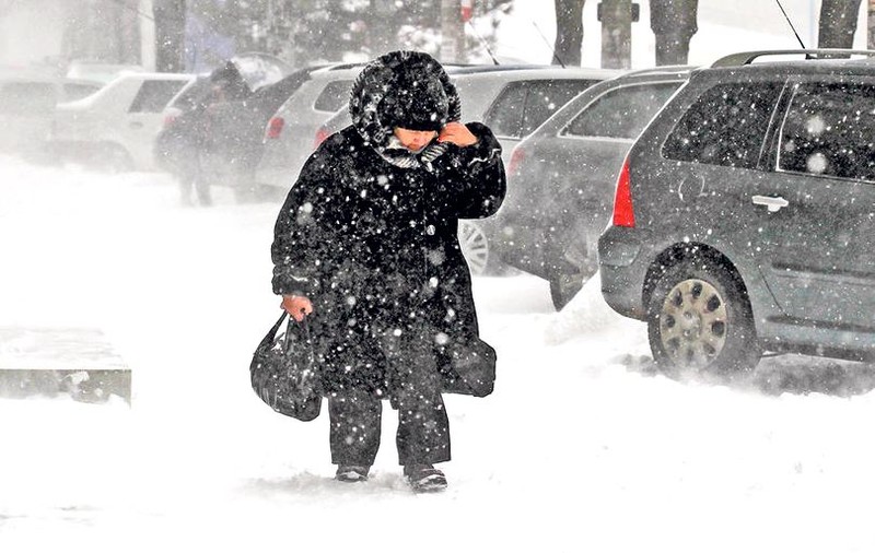 Meteorologii anunță ninsori în toata tara, în weekend. Vor fi temperaturi de îngheţ