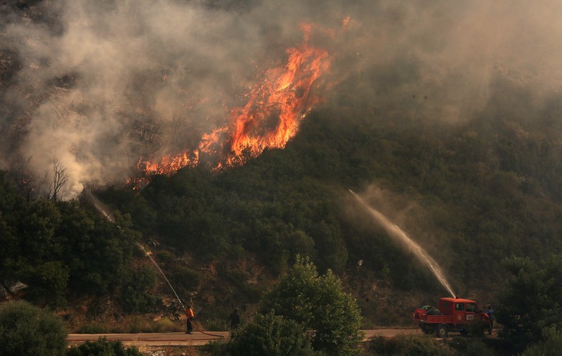 FOTO | Incendii în apropiere de Atena. Mai multe case au fost mistuite de flăcări