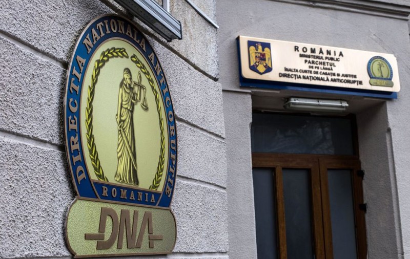 Încă un director din Ministerul Transporturilor, reținut pentru luare de mită