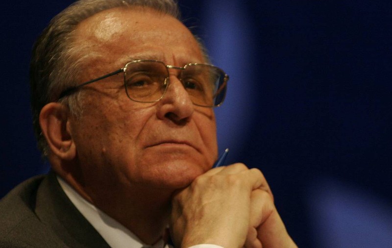 Ion Iliescu a guvernat România folosind înaintea lui Putin războiul hibrid, explică un istoric specializat în spațiul ex-sovietic şi comunism