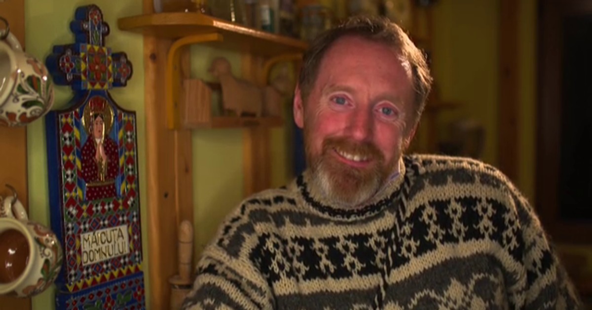 Povestea irlandezului care a traversat România pe jos. Peter Hurley realizează un documentar despre tradițiile românilor