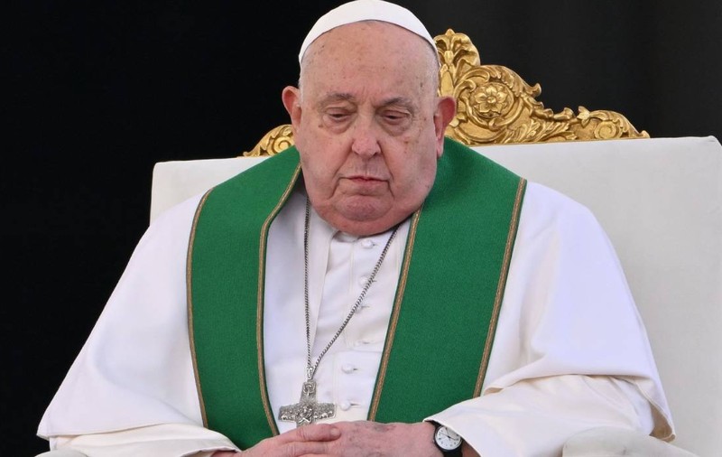 Pneumonia Papei Francisc s-a răspândit la ambii plămâni. Suveranul Pontif va rămâne în spital „atât cât este necesar”
