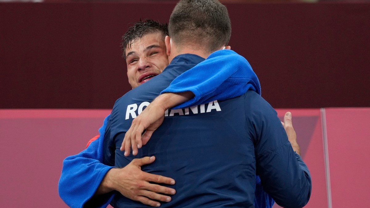 Alexandru Bologa, 28 de ani, cel mai bun judoka nevăzător din lume, a câştigat medalia de aur la para-judo, la Jocurile Paralimpice de la Paris. Foto: Profimedia