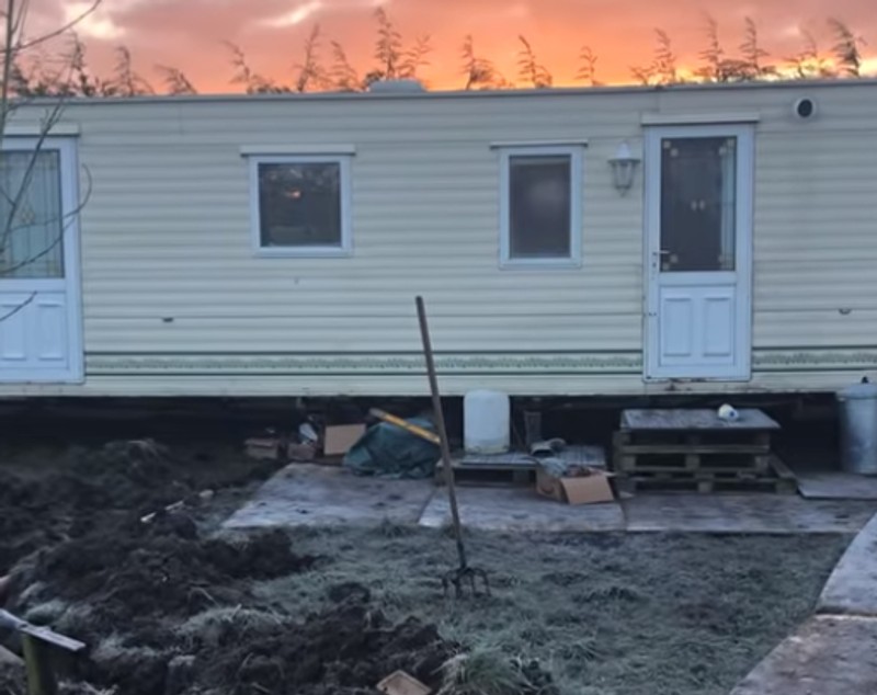 Familia care trăiește în pădure de 12 ani: „La început nu aveam nici toaletă. Trebuia să săpăm câte două gropi pe zi” | VIDEO
