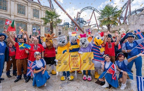 Angajații Europa Park cu premiul Golden ticket 2026 în mâini