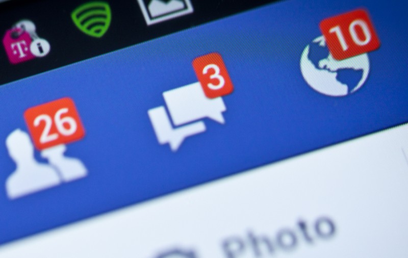 Interzis pe Facebook şi pe mail adolescenţilor sub 16 ani, fără acordul părinţilor