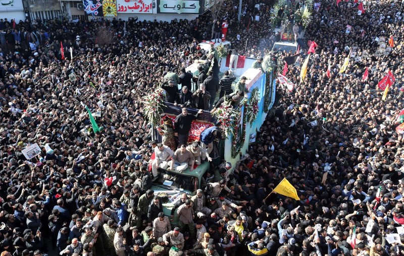 Iranienii s-au călcat în picioare la funeraliile lui Soleimani: cel puțin 50 de morți