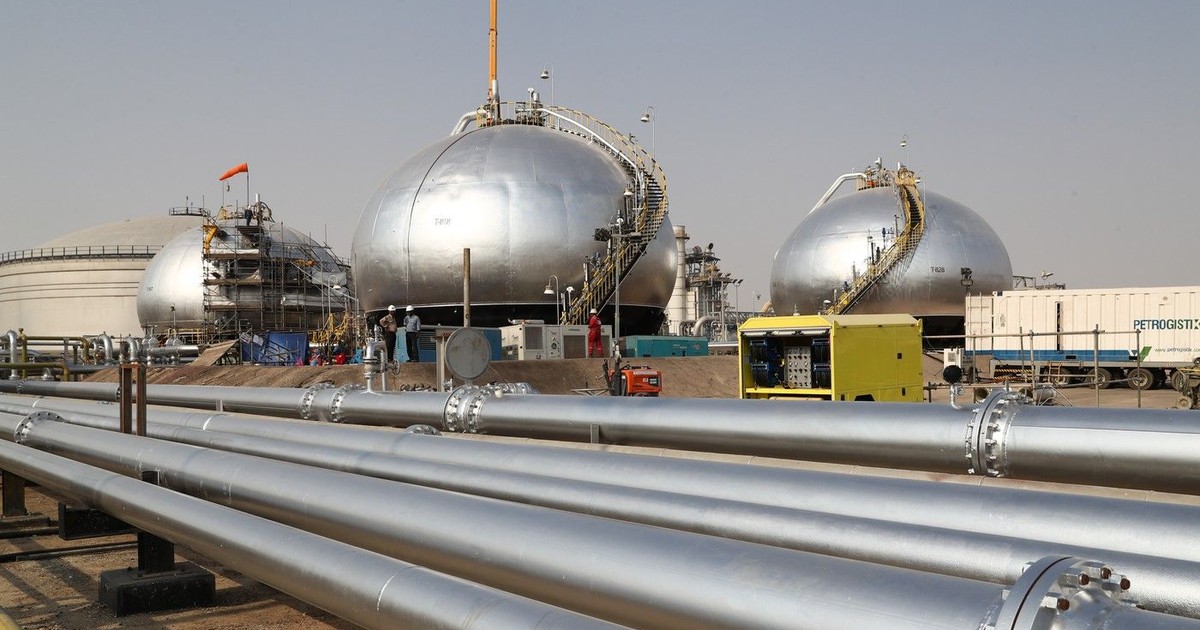 Fabrica de procesare a petrolului Saudi Aramco din Arabia Saudită. Imagine cu caracter ilustrativ. Foto Profimedia.