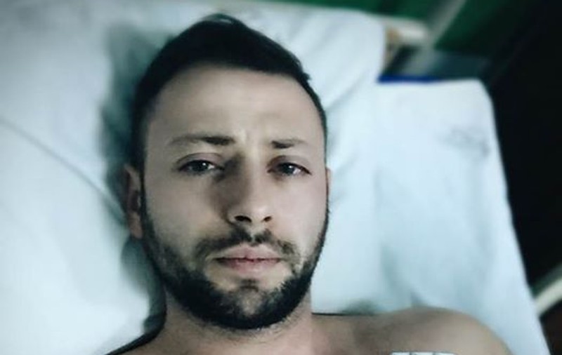 EXCLUSIV/ O vedetă TVR a ajuns azi-noapte la cuțit! S-a dus pe picioare la spital și s-a trezit după o operație de 3 ore