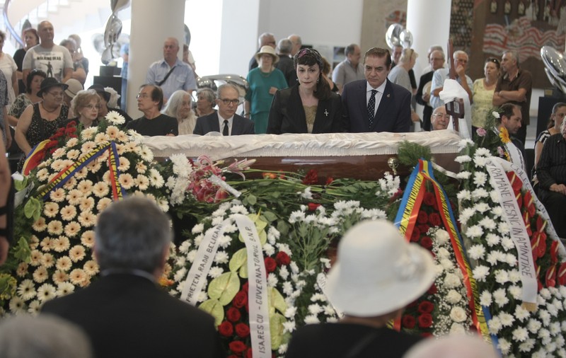 Radu Beligan a fost înmormântat cu onoruri militare / GALERIE FOTO