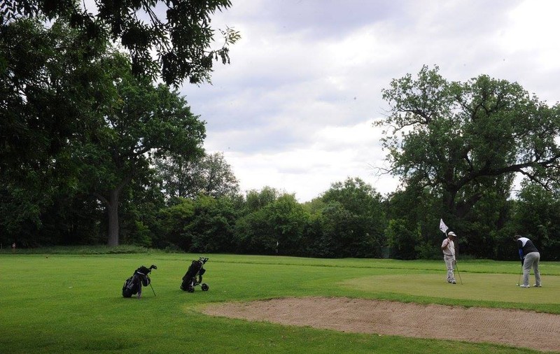 Se deschide primul club de golf indoor din România. A costat un milion de euro