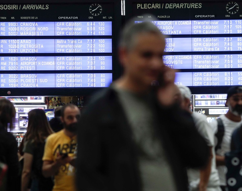 Haos pe calea ferată, după greva din CFR. Trenurile nu au circulat timp de două ore și au și sute de minute întârziere în Gara de Nord